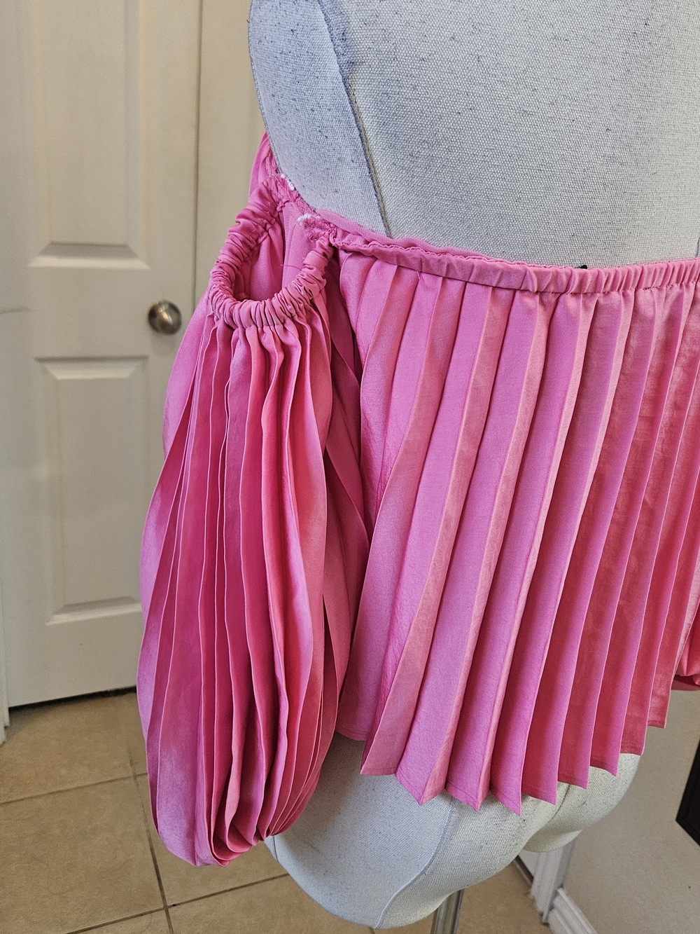 Express Off-The-Shoulder Pleated Cropped Top – Pink | Size XS NWT - Picture 9 of 10